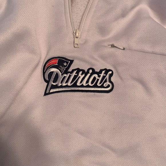 Women’s Patriots Sweatshirt - Picture 2 of 9